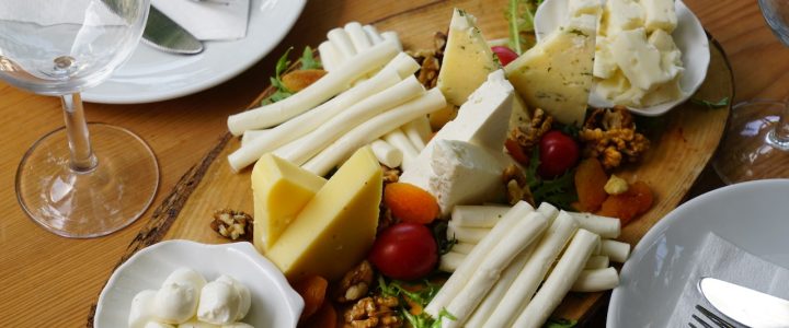 Ostbricka.se har ostbrickor med frukt och grönt